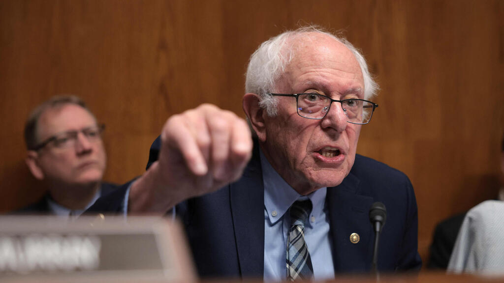 Sen. Bernie Sanders is calling for a ban on the development of 'superintelligence' (Photo: Kayla Bartkowski / Getty Images North AMerica/AFP) הסנאטור ברני סנדרס יוני 2025