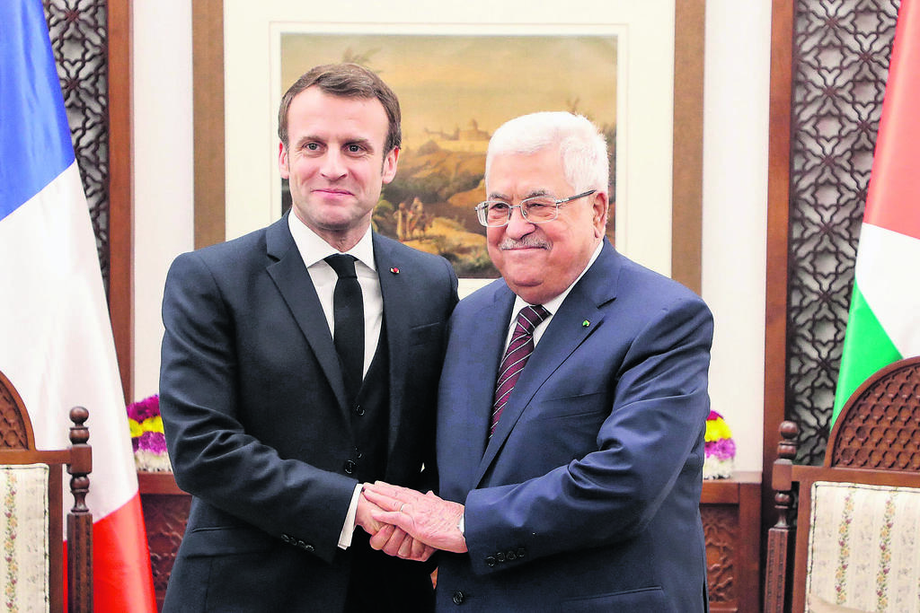 עמנואל מקרון עם אבו מאזן