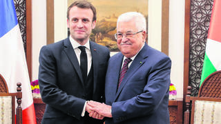 עמנואל מקרון עם אבו מאזן