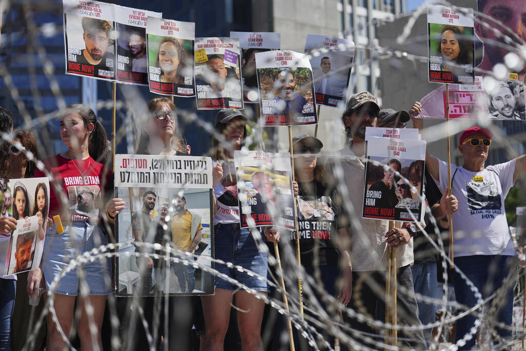 מחאה בכיכר החטופים 