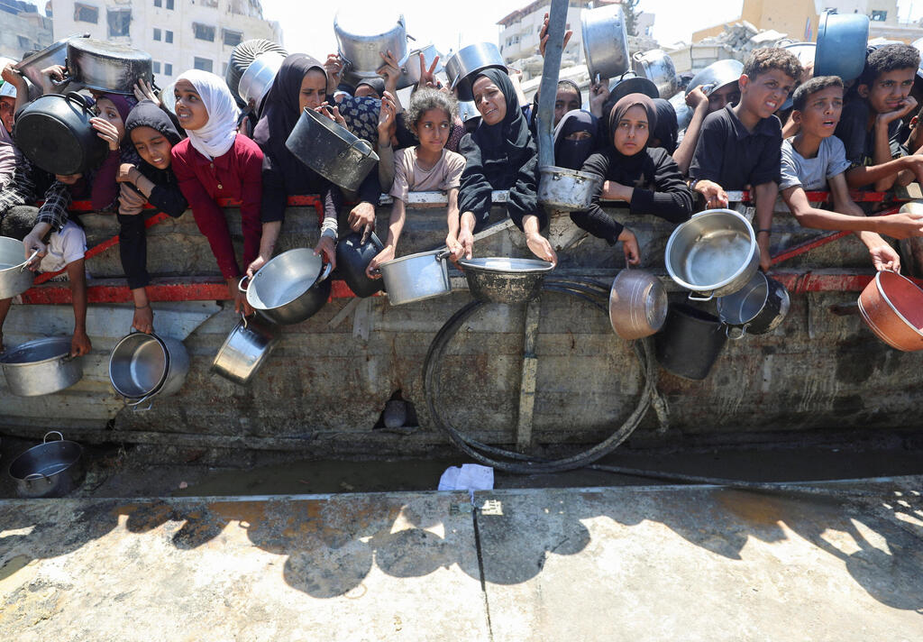 Israel to allow entry of goods to Gaza through local merchants