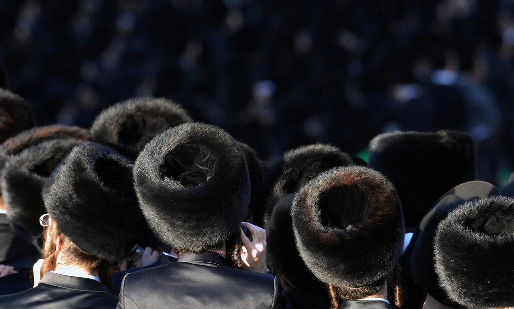 חסידי גור בחתונה נכדו של האדמו"ר ב-2007, ארכיון