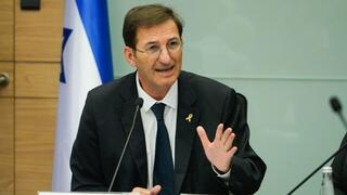 ביסמוט לאחר מינויו ליו"ר ועדת החוץ והביטחון