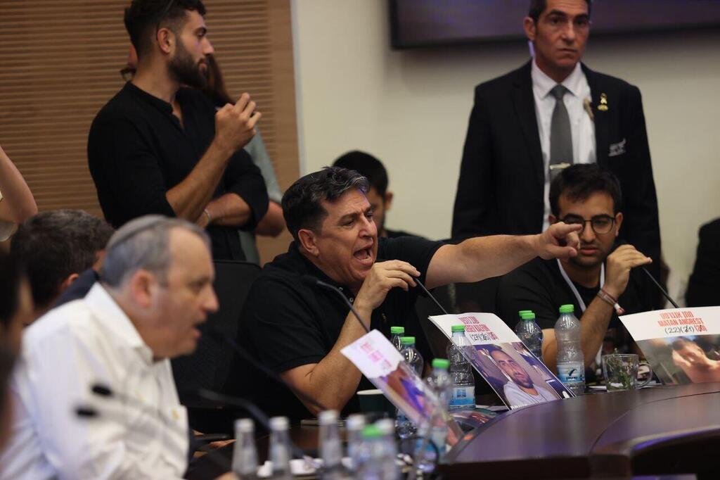 קובי כלפון בוועדת הכנסת (צילום: אלכס קולומויסקי ) קובי כלפון בוועדת הכנסת