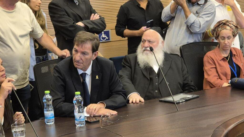 בבצ'יק, גולדנופף וביסמוט