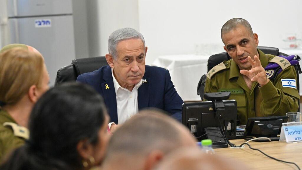 Prime Minister Benjamin Netanyahu visits an IDF induction center earlir in the week (Photo: GPO) ראש הממשלה נתניהו בגיוס חיל שריון וחיל הנדסה קרבית ב בקו״ם