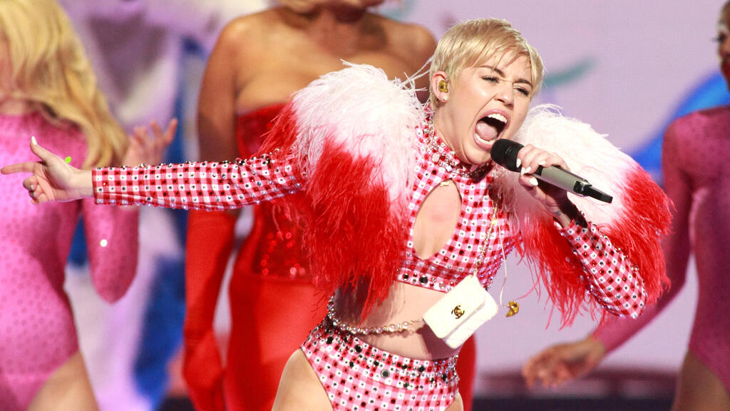 מיילי סיירוס בהופעה, 2014