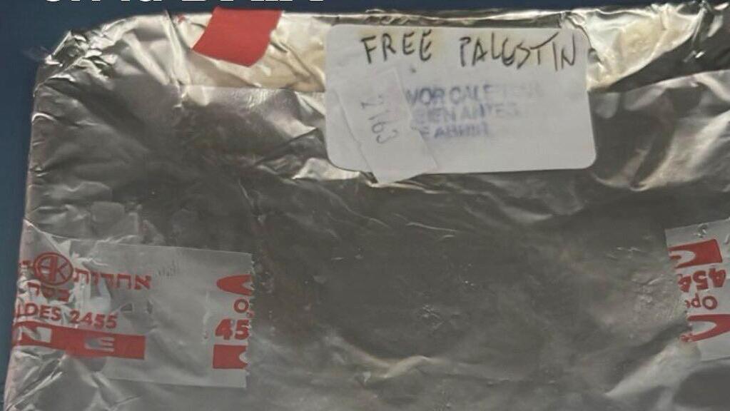 כיתוב אנטי-ישראלי על מנה כשרה בטיסת איבריה