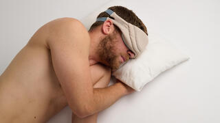 מסכת נומה להלומי קרב, עיצוב: חיה ריזל