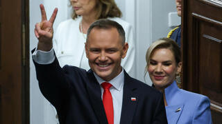 קרול נברוצקי הושבע ל נשיא פולין