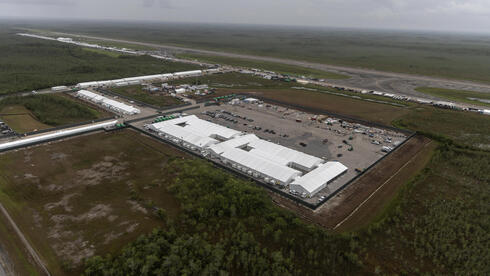 כלא ל מהגרים המכונה אליגטור אלקטרז ב פלורידה ארה"ב יולי