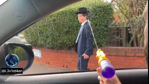 ירי ברובה מים על יהודים חרדים במנצ'סטר