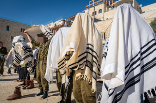 סיום מסע הכומתה הראשון של היחידה החרדית "החשמונאים", בכותל המערבי