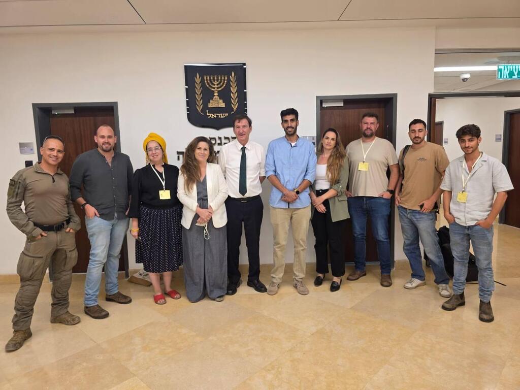 ביסמוט בפגישה ראשונה עם ארגוני המילואימניקים