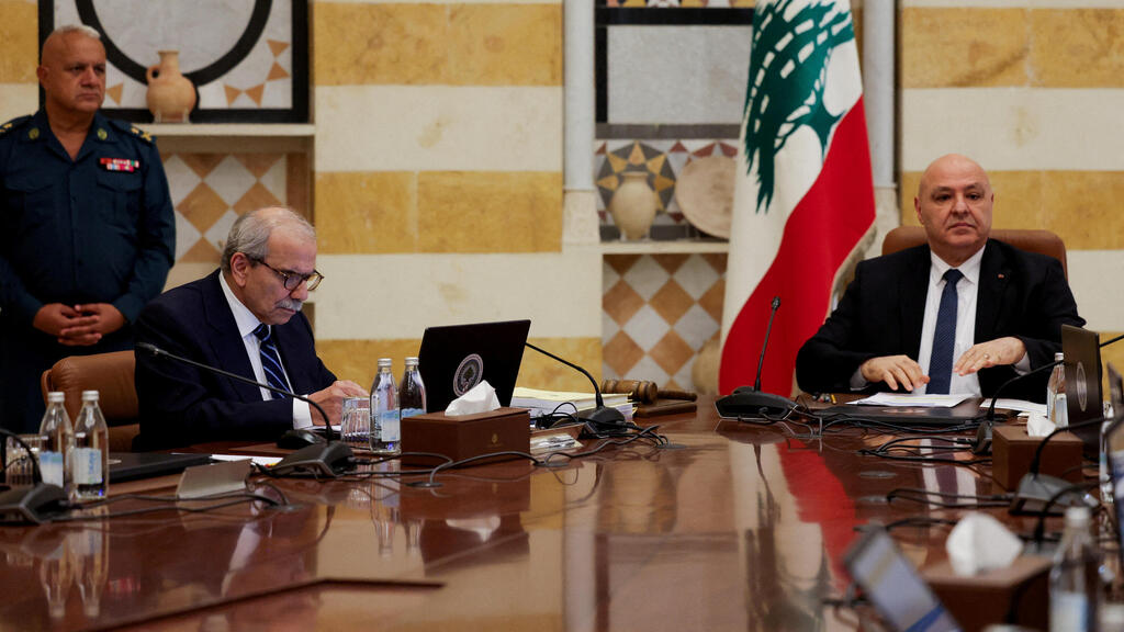 ישיבה של ממשלת לבנון 5 אוגוסט 2025 פירוק חיזבאללה מ נשק נשיא ג'וזף עאון ראש הממשלה נוואף סלאם