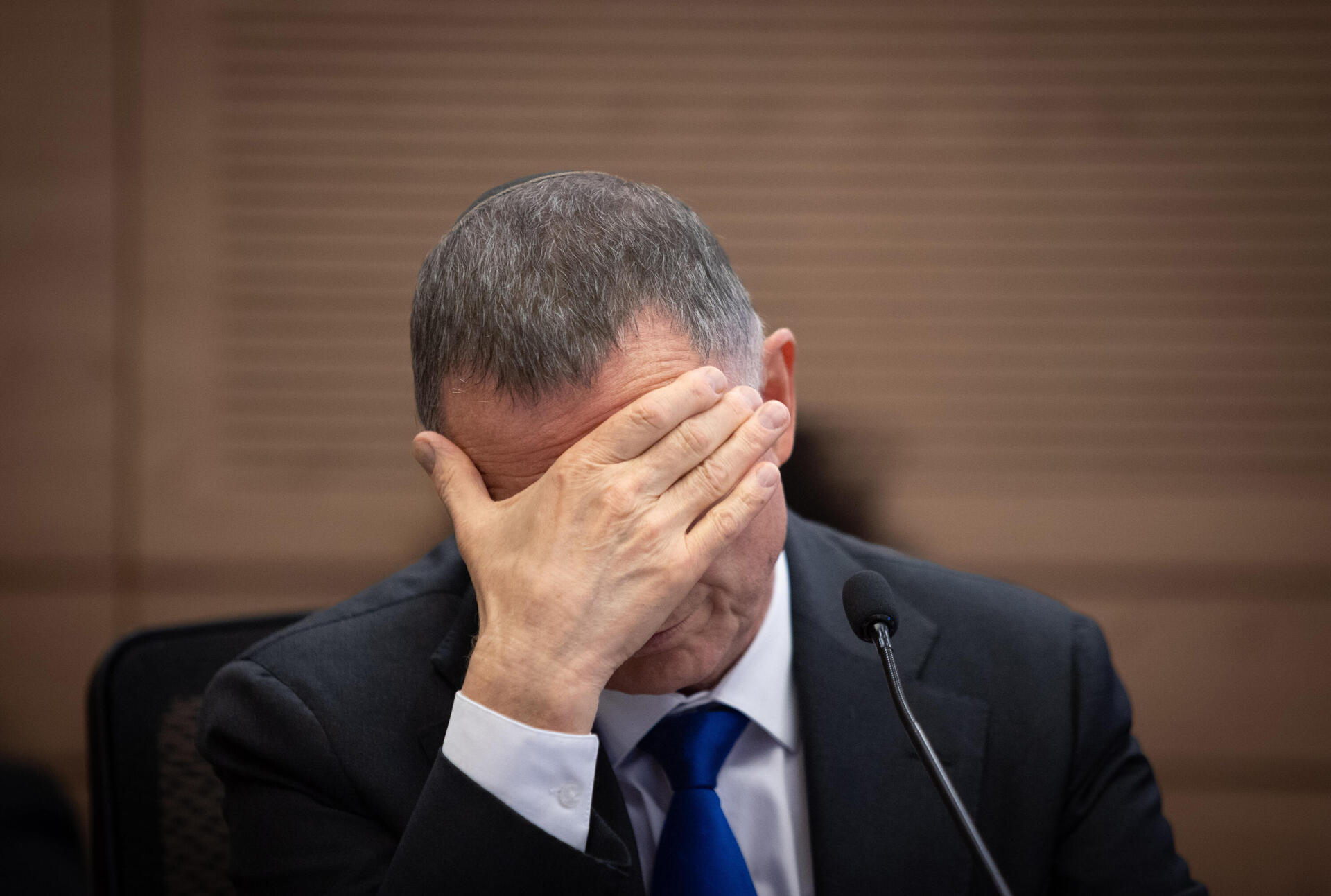 יולי אדלשטיין, יו"ר ועדת חוץ וביטחון, מודח מתפקידו 