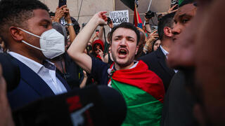 מחמוד חליל בהפגנה שעות אחרי שחרורו