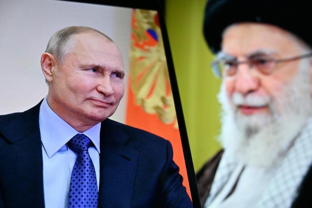 Владимир Путин и аятолла Хомейни (Фото: miss.cabul/shutterstock) Владимир Путин, аятолла Хомейни