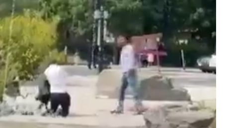 התוקף מימין ליד היהודי ובתו