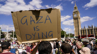 הפגנה פרו פלסטינית בכיכר הפרלמנט  בלונדון, בריטניה
