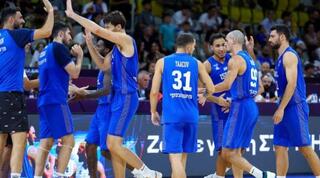 שחקני נבחרת ישראל חוגגים