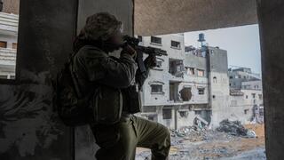 לוחמי ולוחמות יחידת חילוץ והצלה של פיקוד העורף ברצועת עזה