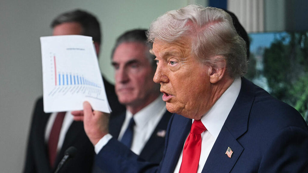 טראמפ במסיבת עיתונאים בוושינגטון