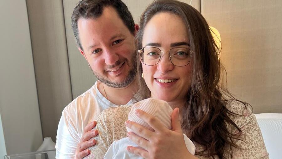 Dana Solomon and her husband Yossi, the first Israeli woman to conceive after CAR-T cancer treatment
(Photo: Private Album) דנה סולומון ובעלה יוסי, הישראלית הראשונה שהרתה לאחר טיפול CAR-T נגד סרטן