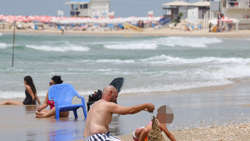 תושבי בת ים מתמודדים עם השרב הכבד