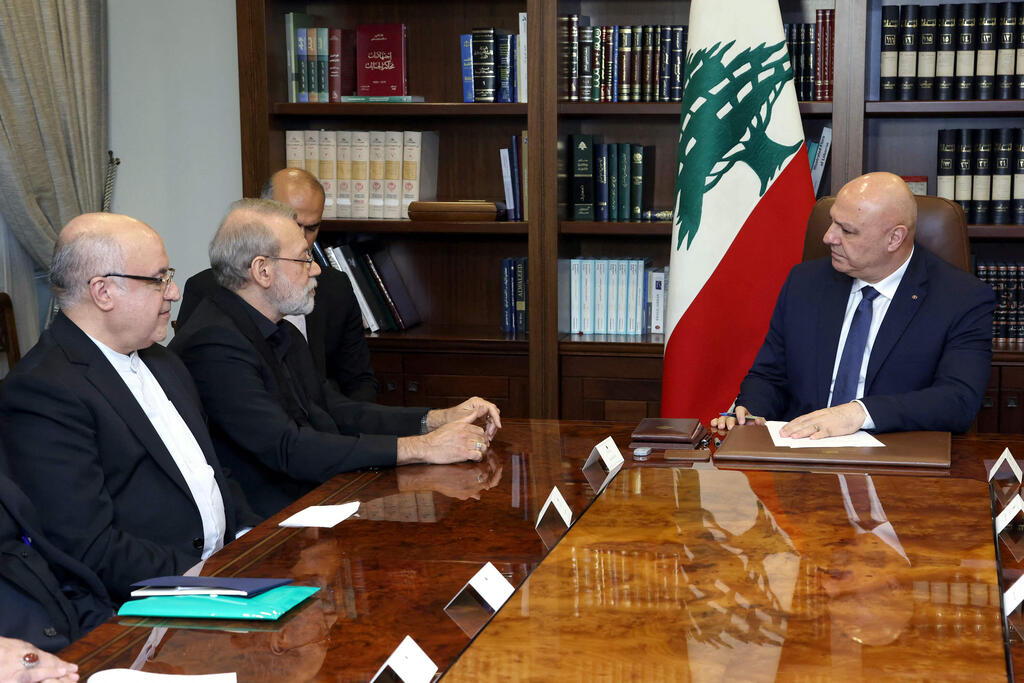 Lebanese President Joseph Aoun meeting with senior Iranian official Ali Larijani (Photo: AFP PHOTO / LEBANESE PRESIDENCY / HANDOUT) ג'וזף עאון עם עלי לריג'אני