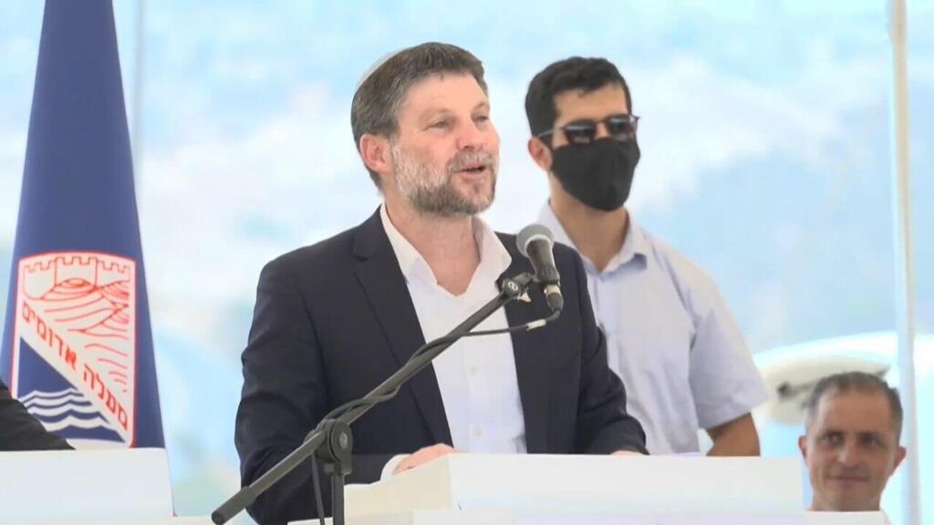 סמוטריץ' במסיבת עיתונאים במעלה אדומים על אישור תכנית E1