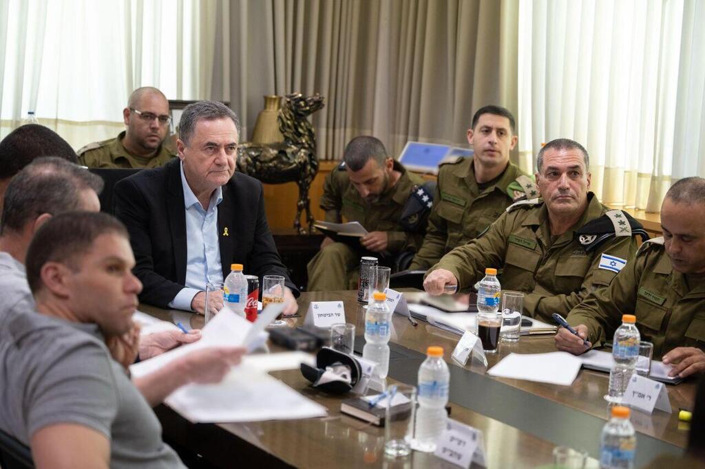 שר הביטחון בדיון עם הרמטכ"ל ובכירים