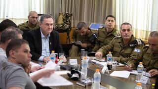 שר הביטחון בדיון עם הרמטכ"ל ובכירים