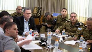 שר הביטחון בדיון עם הרמטכ"ל ובכירים