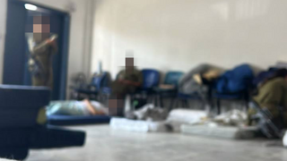 חיילות מעולפות בבסיס סיירים שליד אילת