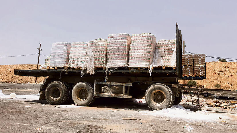 Humanitarian aid enters Gaza (Photo: Yedioth Ahronoth) yk14477230