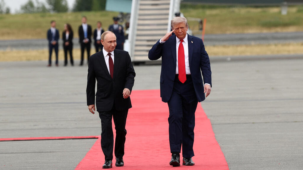 דונלד טראמפ וולדימיר פוטין בפסגה באלסקה