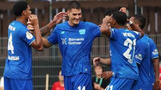 שחקני לברקוזן מברכים את פטריק שיק