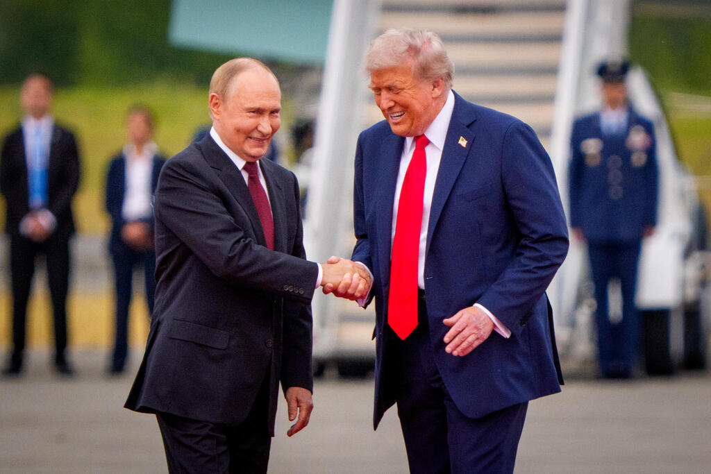 Trump and Putin at their summit in Alaska in August last year. Fewer sanctions, more diesel (Photo: Andrew Harnik/Getty Images) דונלד טראמפ וולדימיר פוטין בפסגה באלסקה