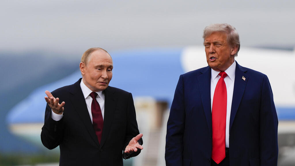 דונלד טראמפ וולדימיר פוטין בפסגה באלסקה