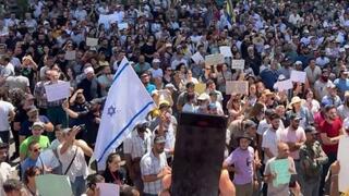 מפגינים בעד התערבות ישראלית בא-סווידא