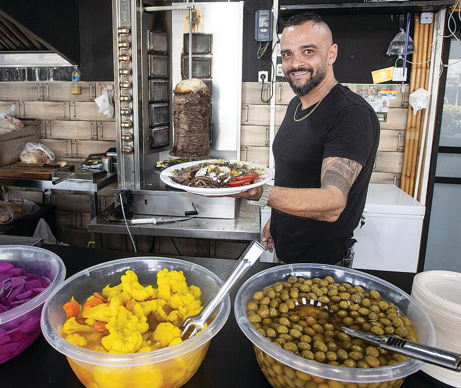 Shawarma Raslan (Photo: Gil Nechushtan) yk14473751