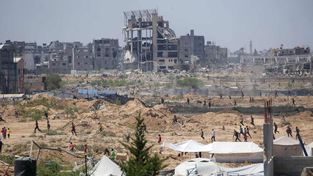 Gaza (Photo: Eyad Baba / AFP) הצנחת סיוע הומניטרי בעזה
