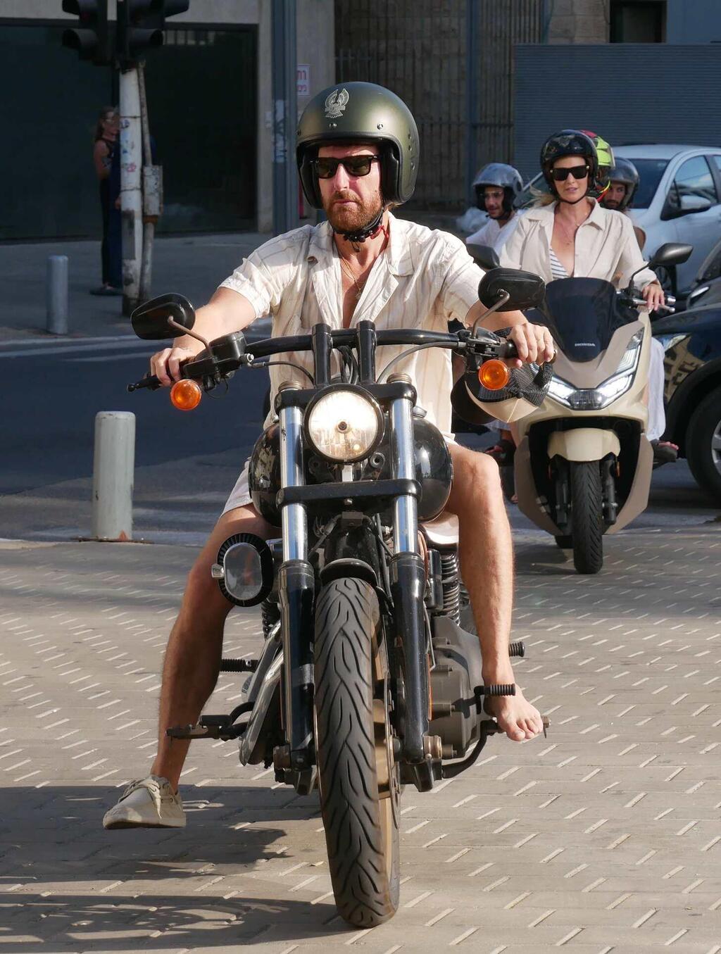 יום הולדת 42 רותם סלע מסיבת הפתעה 
