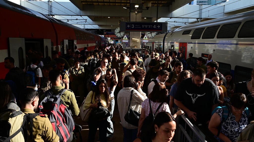 אי סדרים ועומס בתחנת סבידור מרכז בשל יום העצירה והמחאות למען החטופים