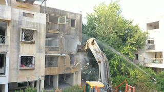 הריסת מבנים ישנים בפרויקט פינוי בינוי במתחם מוהליבר ביהוד מונוסון