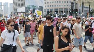 הפגנה בדרך בגין וצומת קפלן בתל אביב למען החטופים - יום עצירה. ישראל עוצרת למען החטופים