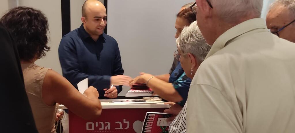 Jonathan Harounoff at the book launch held at the Lev Ganim senior residence in Netanya 