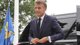 נשיא צרפת מקרון מגיע ל הבית הלבן לקראת פסגה טראמפ זלנסקי