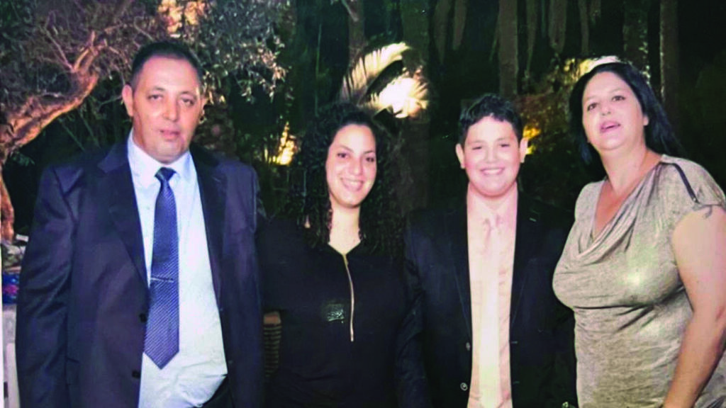  אביבה, שחר, חן ואיתן בחגיגת בר המצווה של שחר